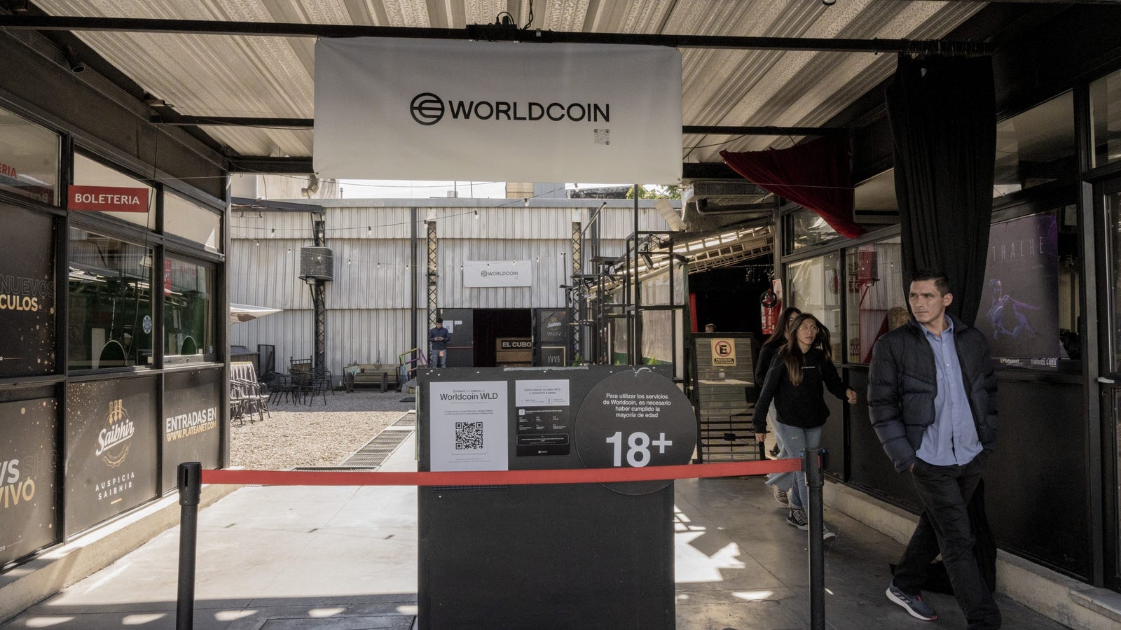 阿根廷人正在招募朋友、陌生人加入Worldcoin 的“现金换眼球”计划- Rest of World